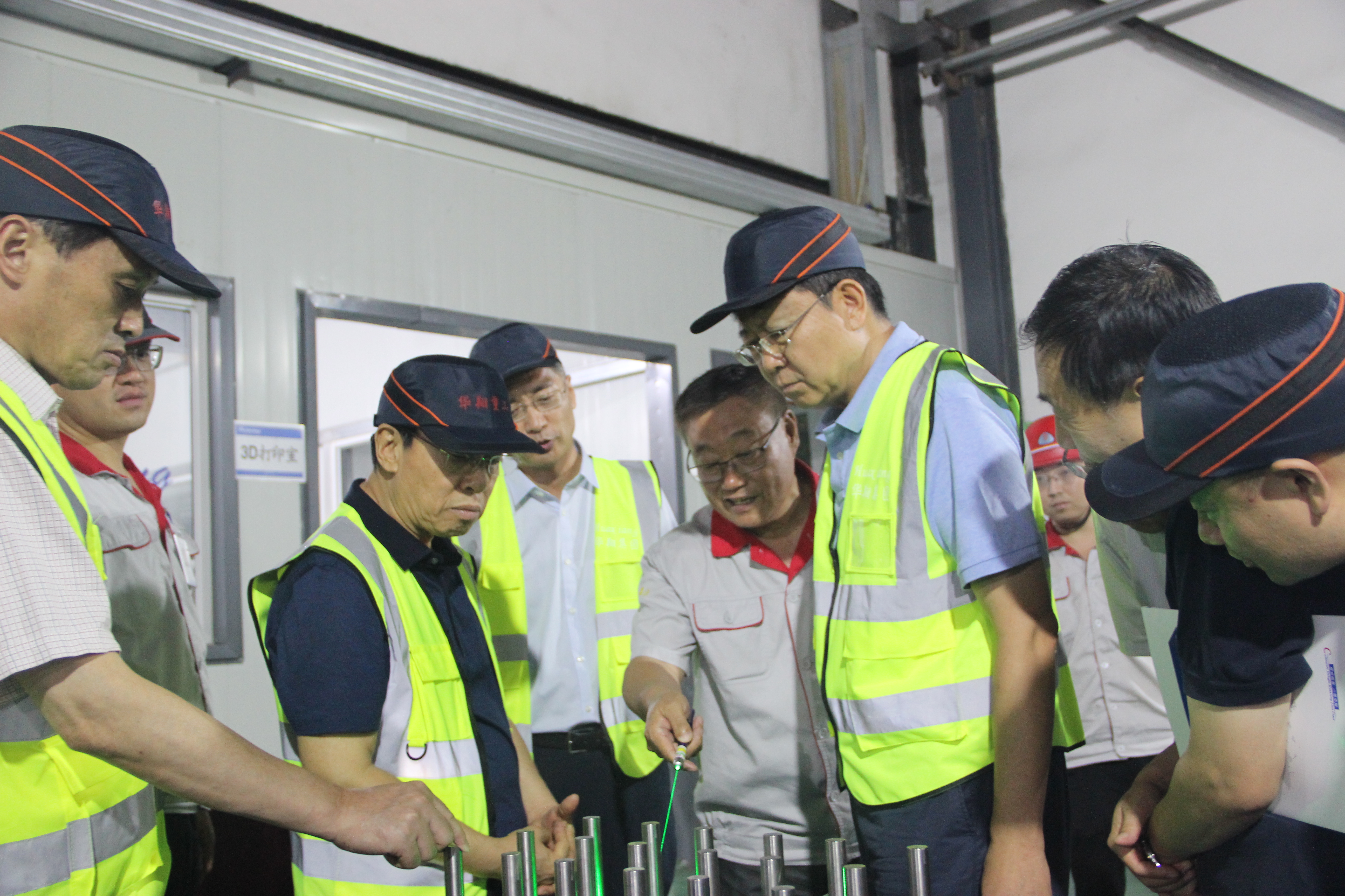 山西省人民政府原副省長、中國生產(chǎn)力學(xué)會(huì)會(huì)長、山西省資源型經(jīng)濟(jì)轉(zhuǎn)型促進(jìn)會(huì)總顧問牛仁亮一行蒞臨我司調(diào)研