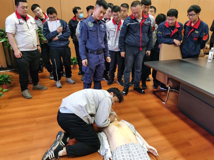 洪洞縣應(yīng)急局蒞臨我司開(kāi)展安全幫扶活動(dòng)4.jpg 洪洞縣應(yīng)急局蒞臨我司開(kāi)展安全幫扶活動(dòng)4.jpg